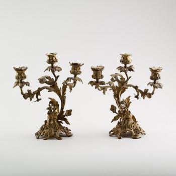 KANDELABRAR, 1 par, rokokostil, 1900-talets första hälft.