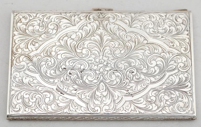 CIGARETTETUI, silver. Vikt ca 187 g.
