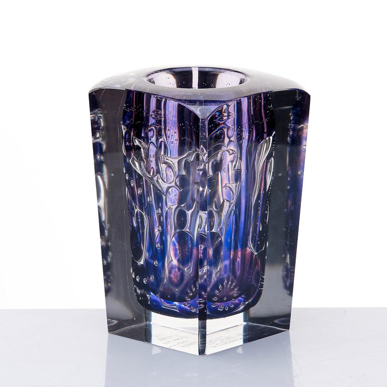 Edvin Öhrström, an 'Ariel' glass vase, Orrefors 1952.