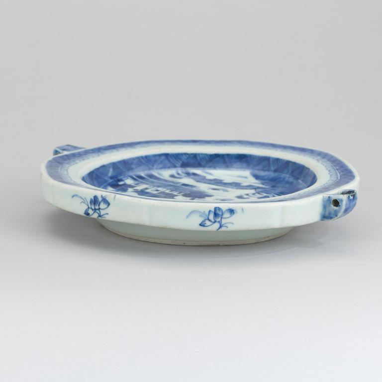 VÄRMEFAT, porslin, Kina, Qian Long (1736-1795).