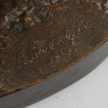 SKULPTUR, patinerad metall, otydligt signerad samt datera 18?, 1900-tal.