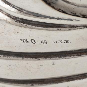 Gustaf Theodor Folcker, serveringsskål, silver, nyrokoko, Stockholm 1853.