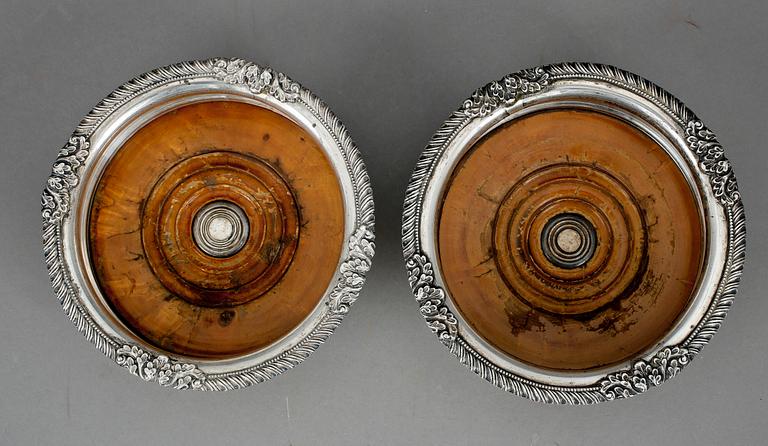 COASTERS, 2 st, nysilver, märkta Bannister, sekelskiftet 1800/1900.