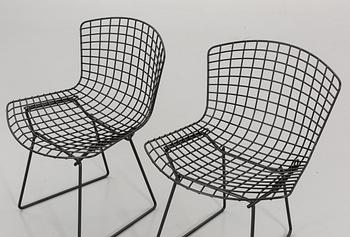 A PAIR OF HARRY BERTOIA CHAIRS.