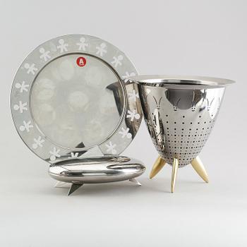 DURKSLAG, BRICKA OCH CHOKLADASK, stål, Alessi, Italien, 1900-/2000-tal.