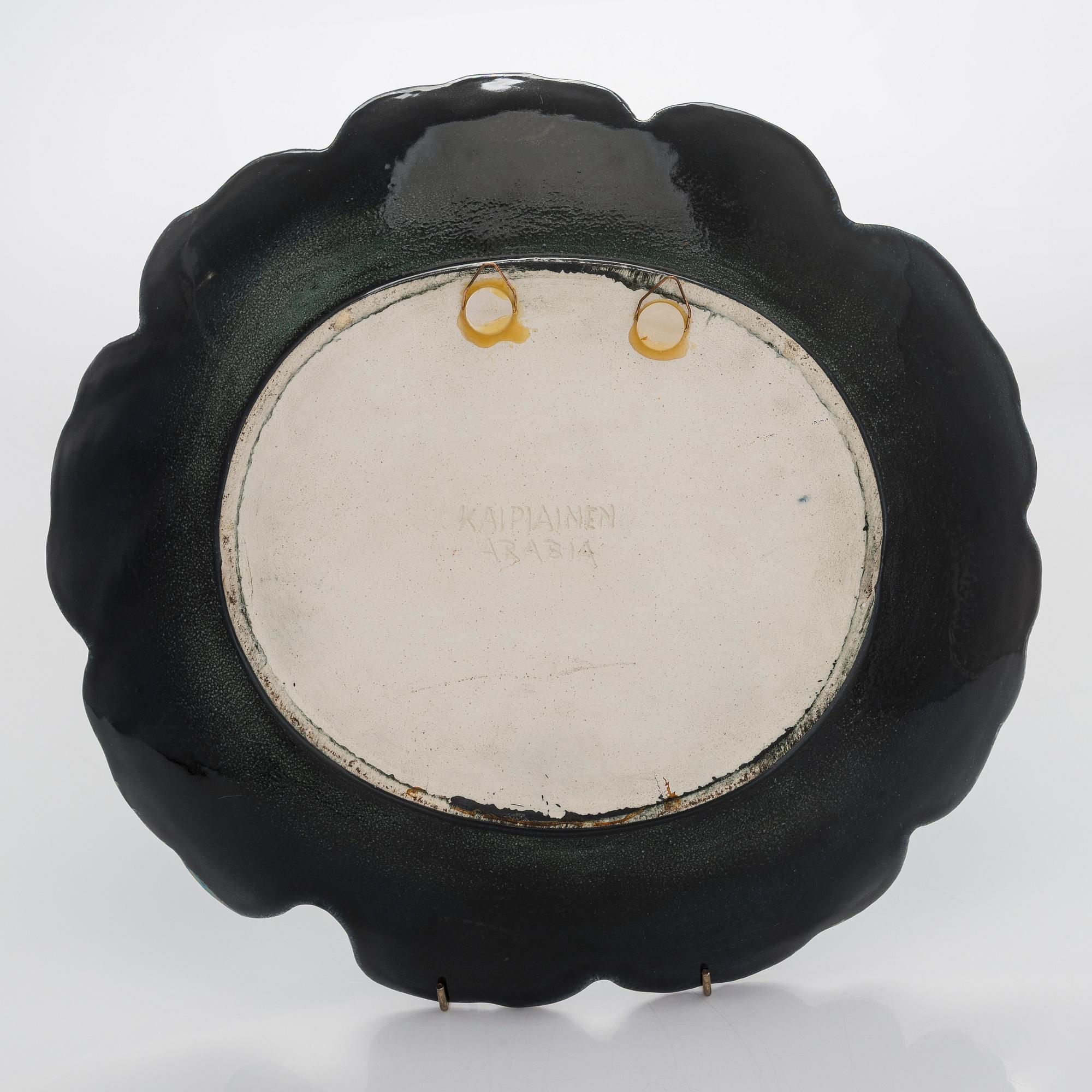 Birger Kaipiainen, a stoneware decorative dish signed Kaipiainen Arabia.