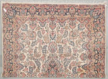 MATTA, old/semiantik Kirman. Ca 372x280 cm.