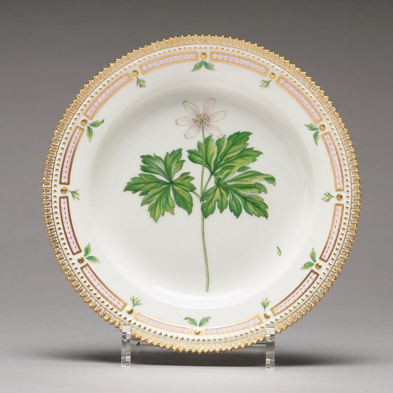 LUNCHTALLRIKAR, 12 stycken (6+6), porslin. "Flora Danica", Royal Copenhagen, Danmark, 1900-tal.