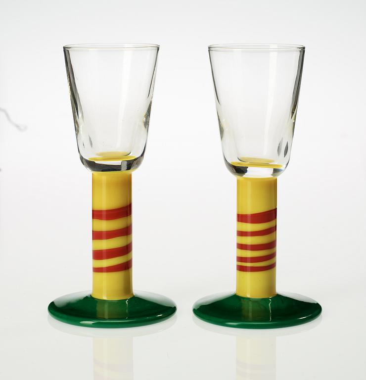 A pair of Gunnar Cyrén "Popglas" glass goblet by Orrefors 1967.