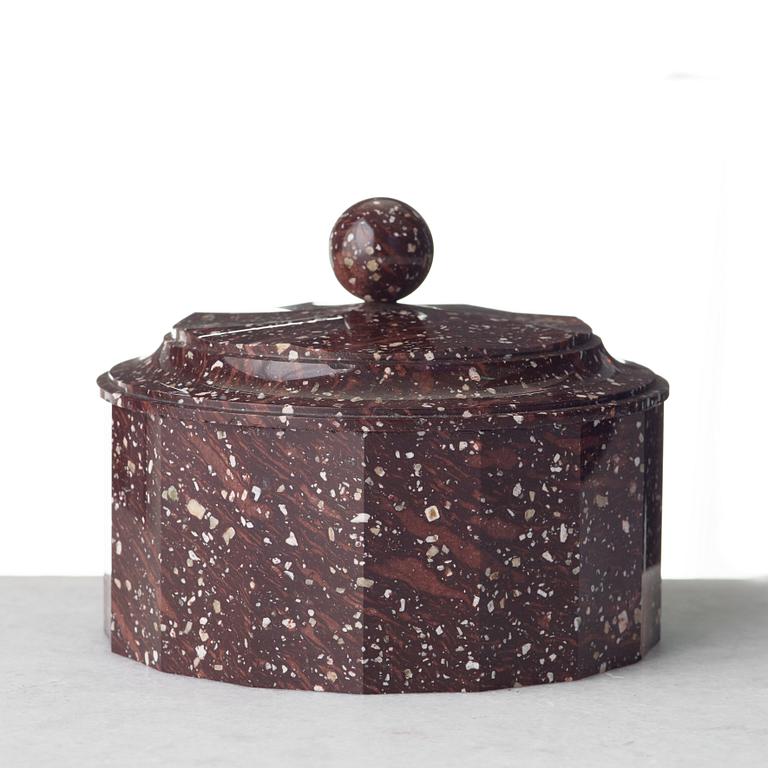 SMÖRASK MED LOCK. Älvdalen, 1800-talets början, Empire.