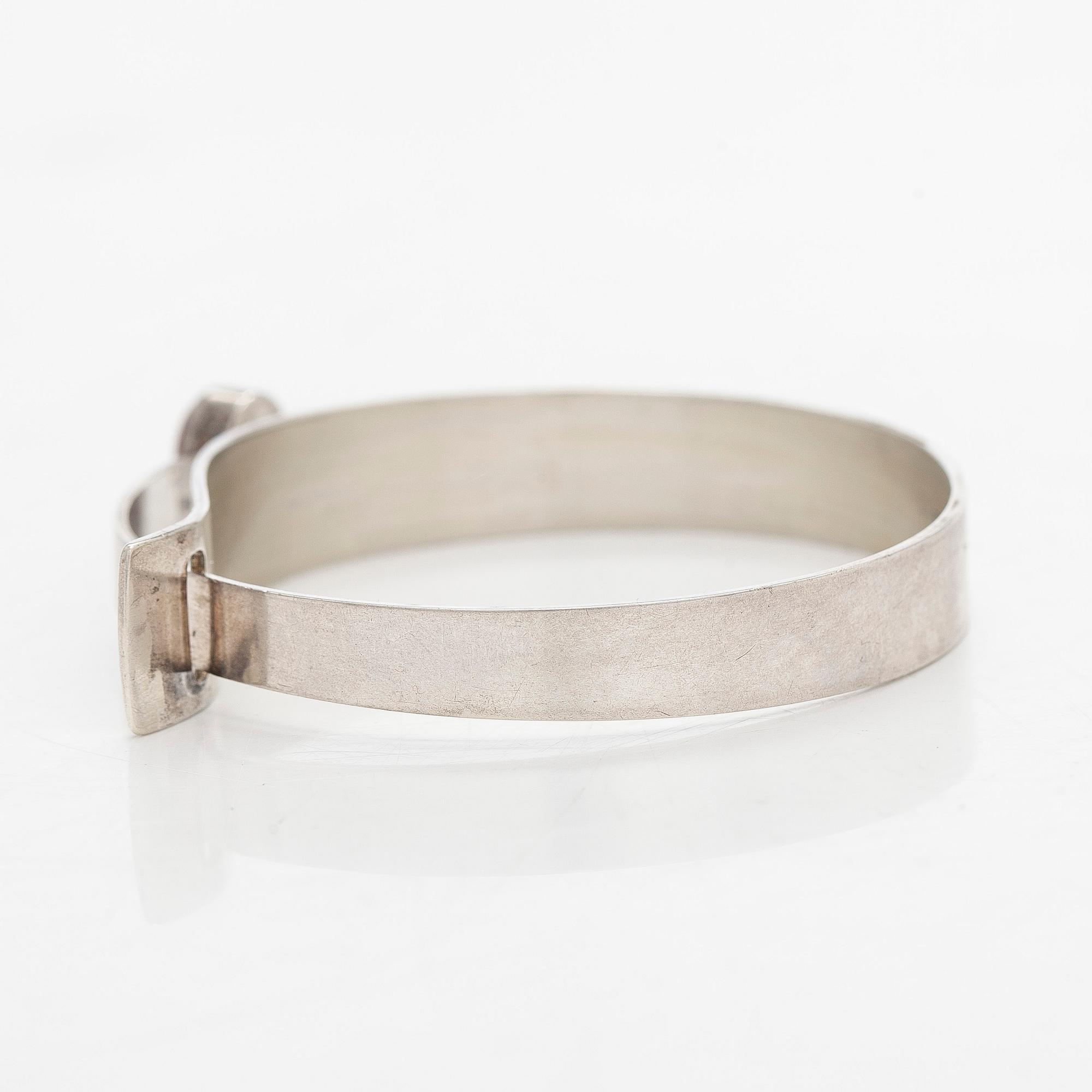 Elis Kauppi, armband, silver och aventuringlas. Kupittaan Kulta, Åbo 1958.