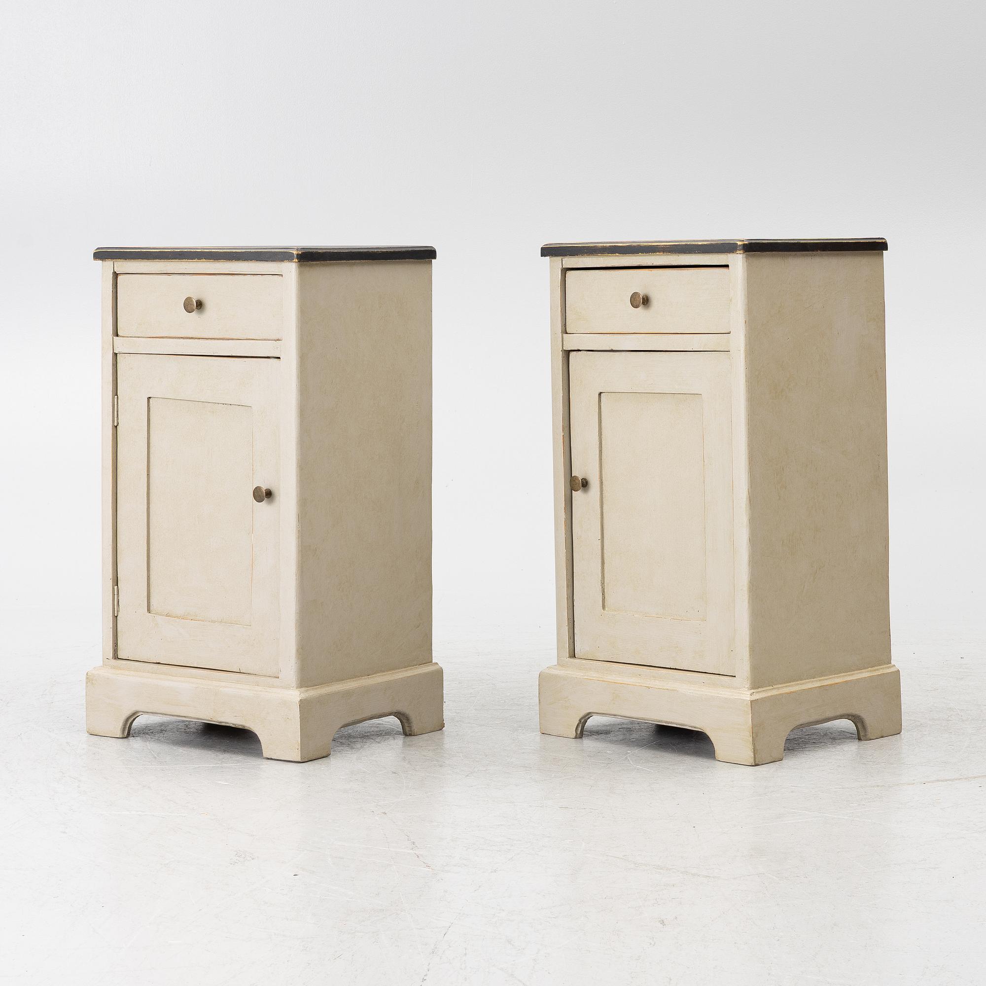 Bedside tables, a pair. Contemporary manufacture.
