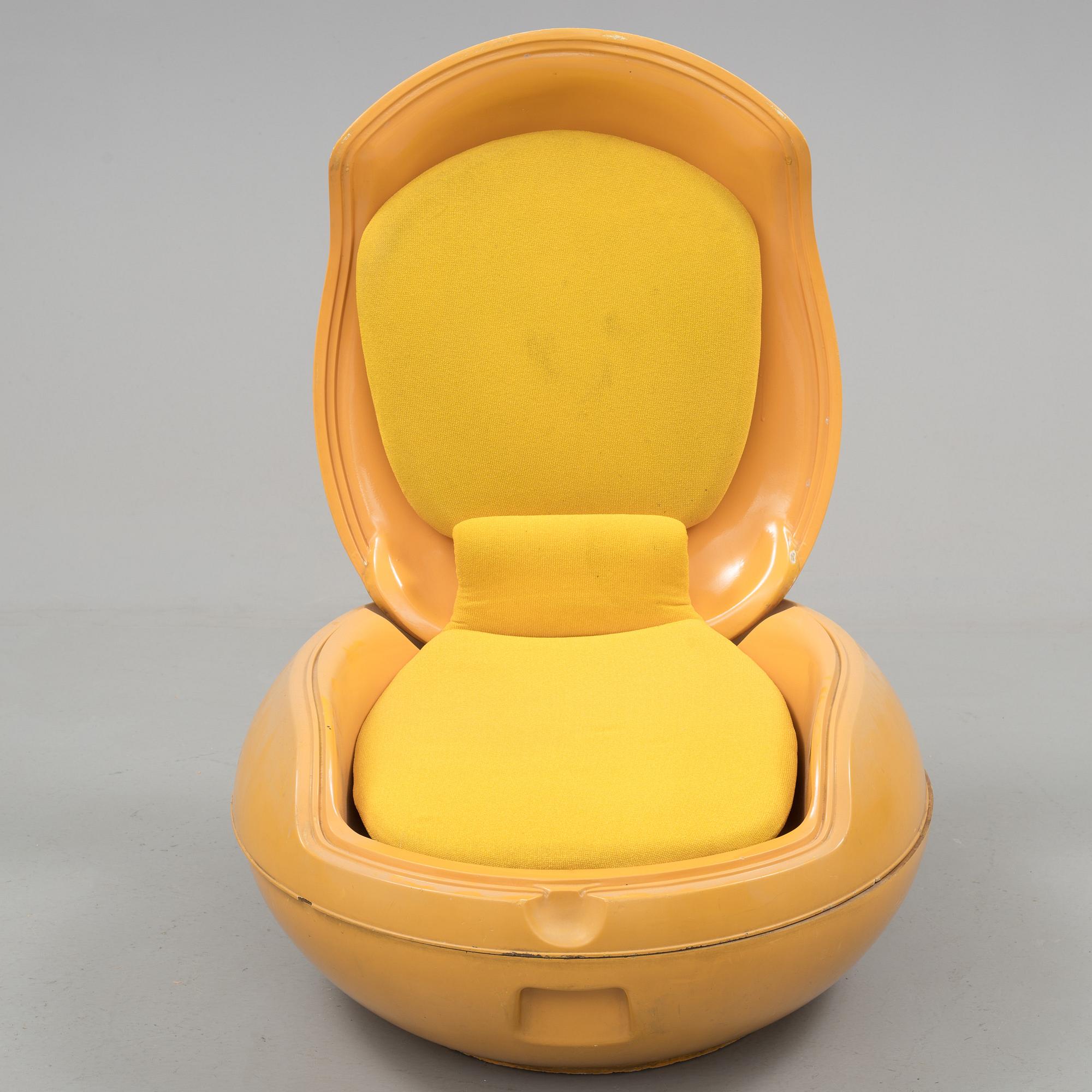 a"Garden egg" armchair and a table by Peter Ghyczy, Reuter Products, designed 1968.