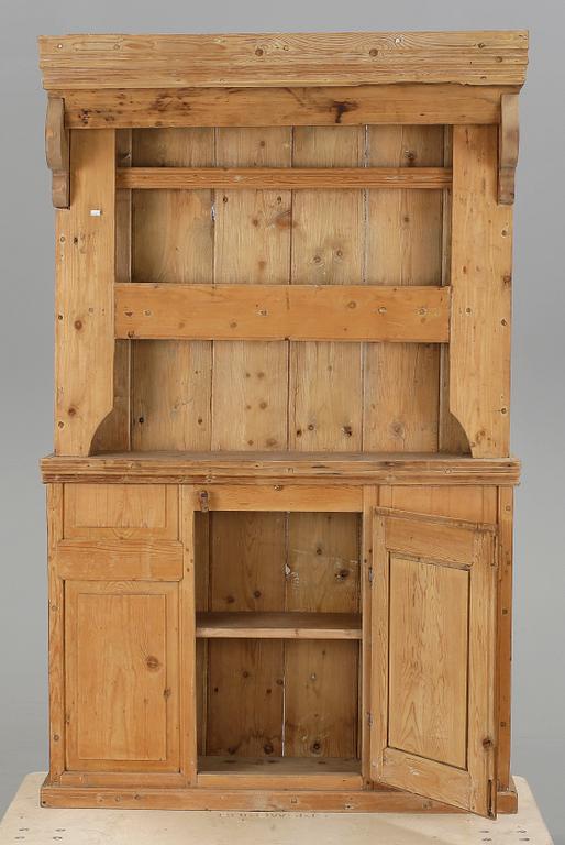 SKÅP MED TALLRIKSHYLLA, allmoge, 1800-tal.