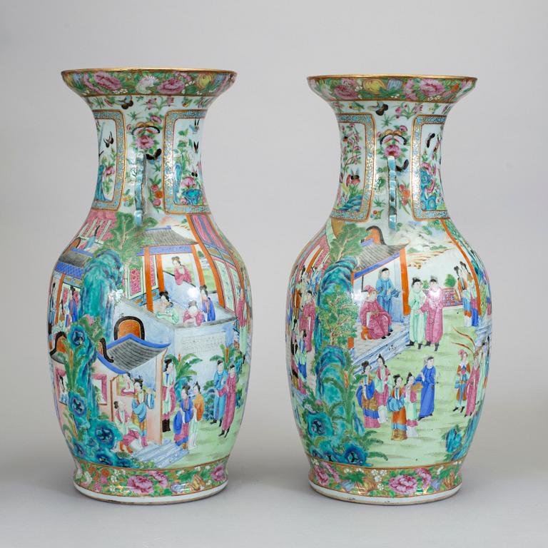 A pair of famille rose Canton vases, Qing dynasty, 19th Century.