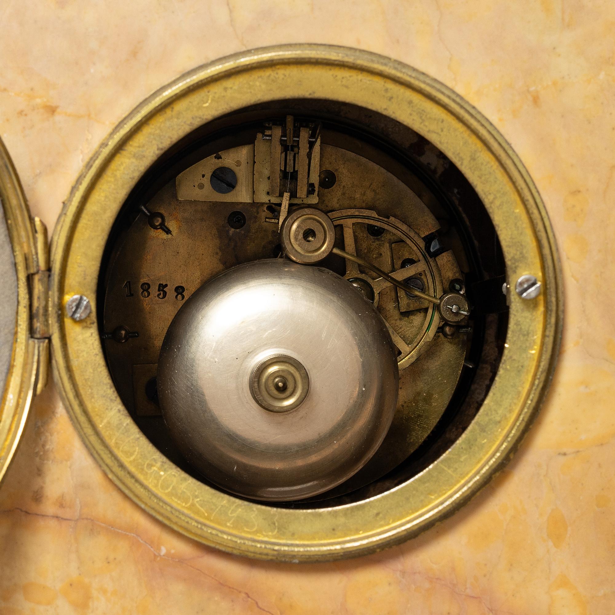 Bordsgarnityr, 3 delar, 1900-talets början. Empirestil.