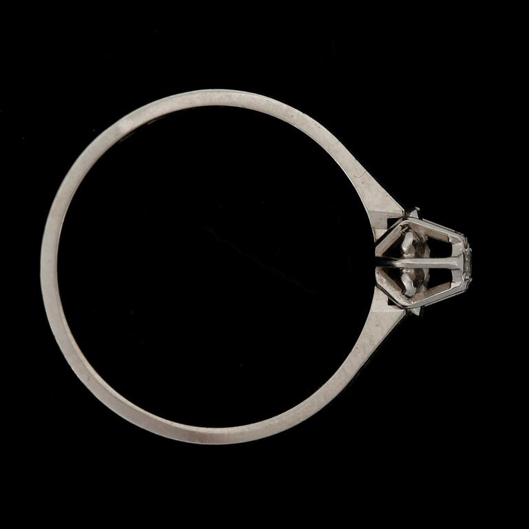 RING, 18k viktguld med briljantslipad diamant ca 0,01 ct. Vikt ca 2 gram.