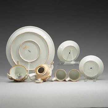 A five piece Royal Copenhagen Tete a tete set, 1790.