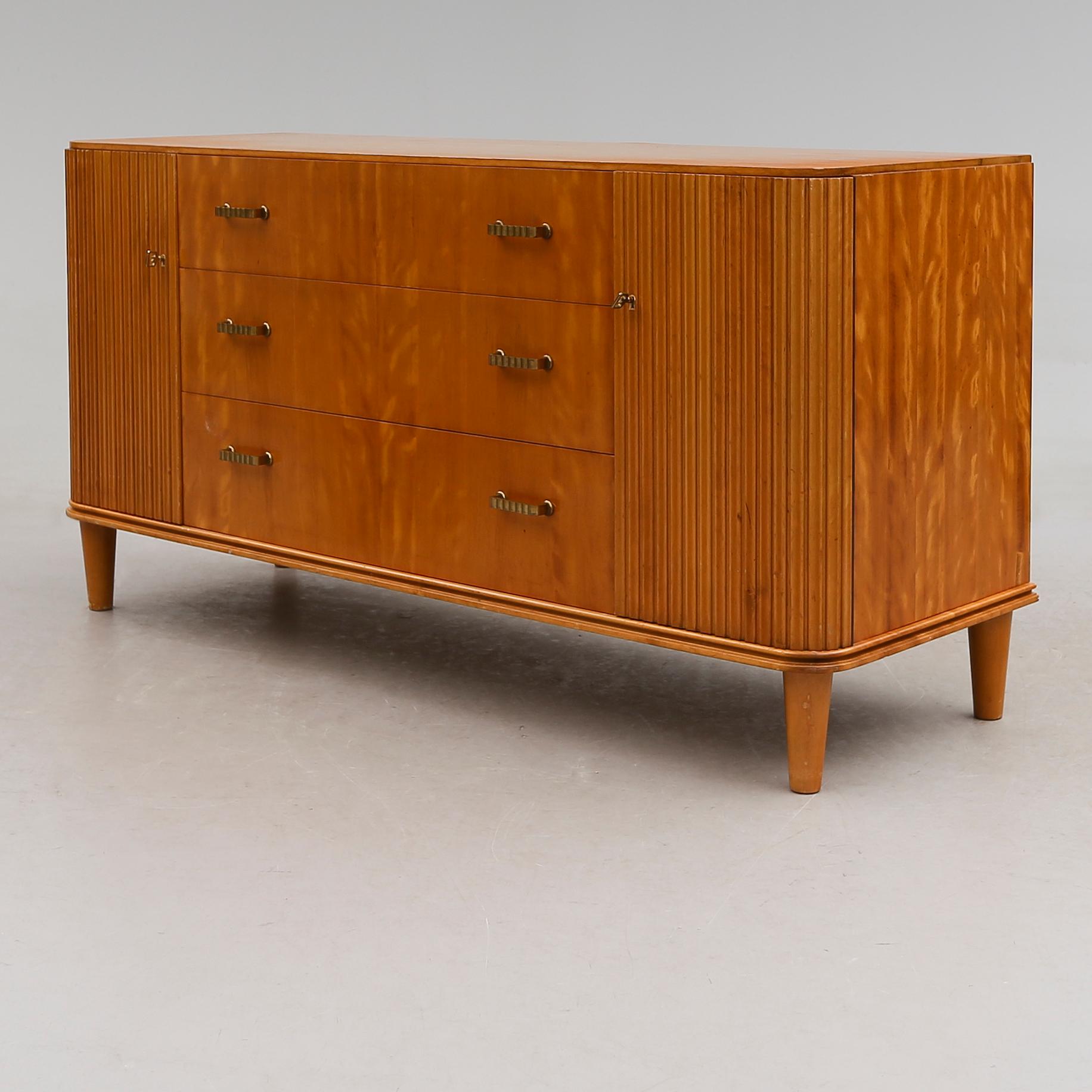 SIDEBOARD, 1900-talets första hälft.