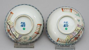 A pair of famille rose bowls, Qing dynasty.