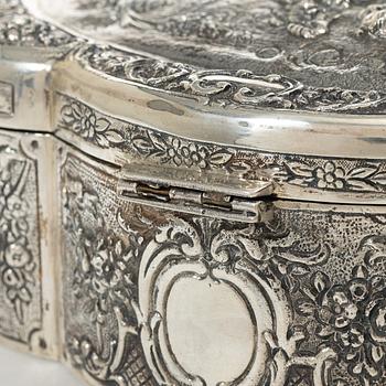 A silver box, Baroque style, 20th Century.