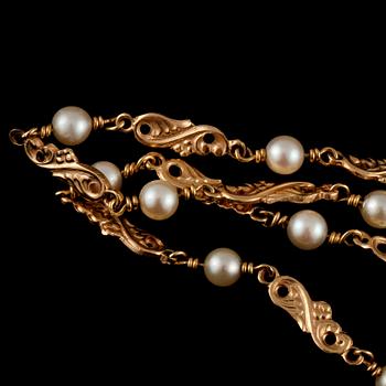 COLLIER, 18k guld samt odlade pärlor, troligtvis Juvelfabriken, Stockholm, 1961. Vikt 15 g.
