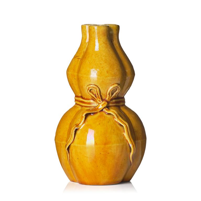 A yellow glazed triple spouted double gourd vase, Qing dynasty, 18th century.