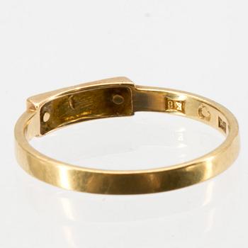 RING, 18 k guld med svenska flodpärlor. Wiwen Nilsson, Lund. Vikt ca 1,5 g.