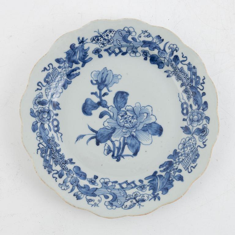 Ten blue and white porcelain plates, China Yongcheng/Qianglong, 18th century.