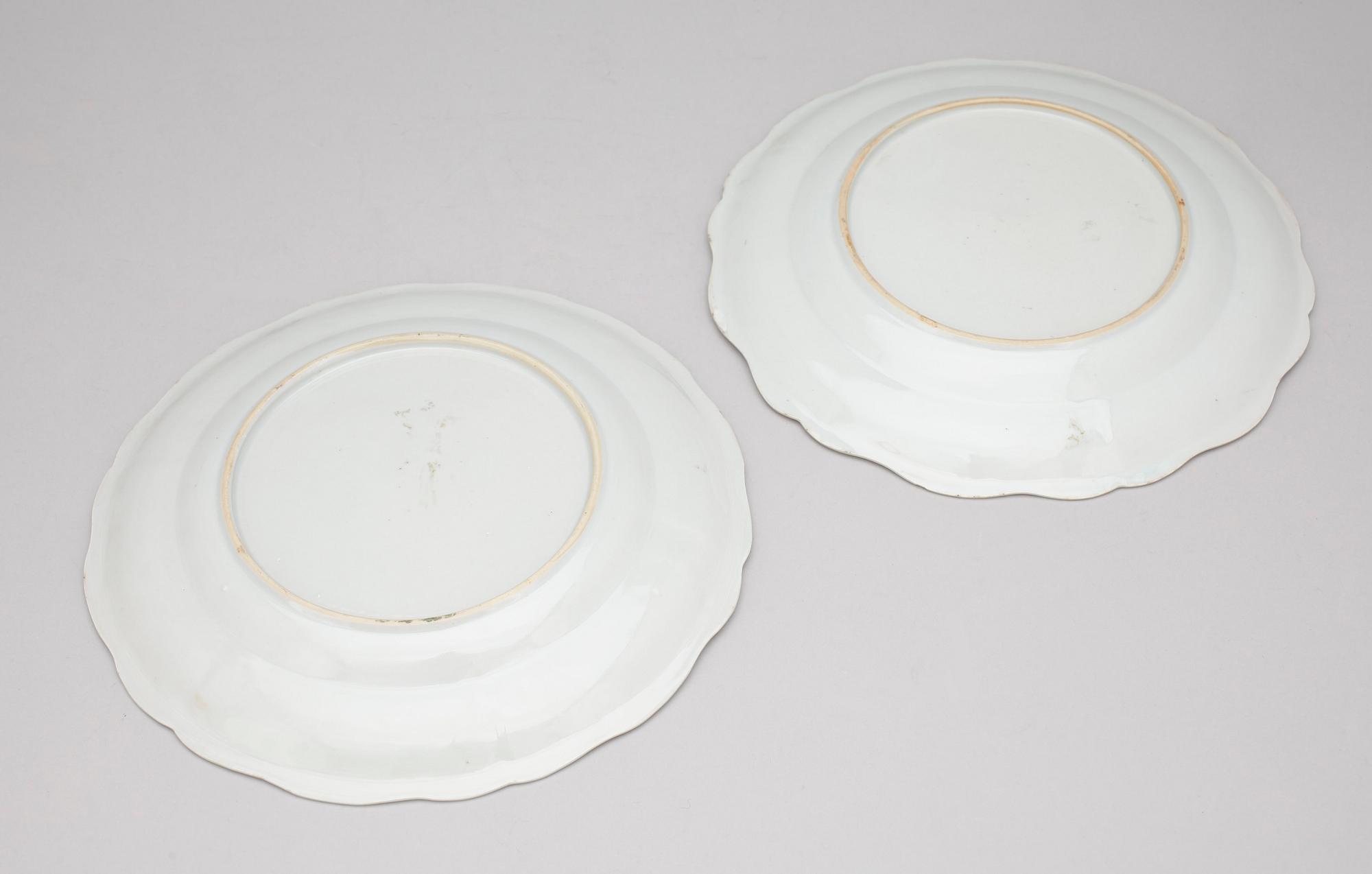 TALLRIKAR, ett par, porslin, Kina, Qianlong (1736-1796).