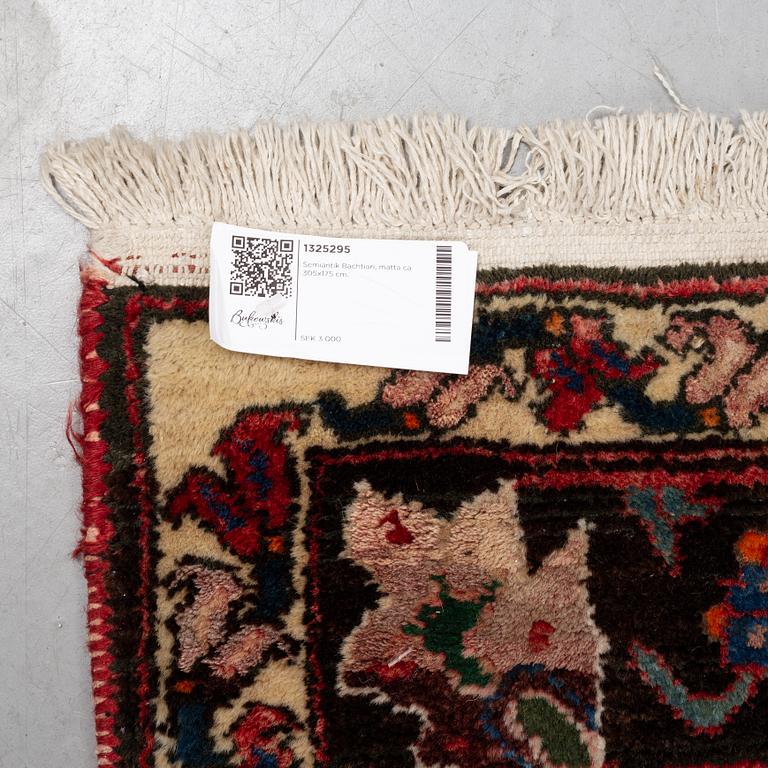 Matto, semi-antique/Old Bakthiari, ca 305 x 175 cm.