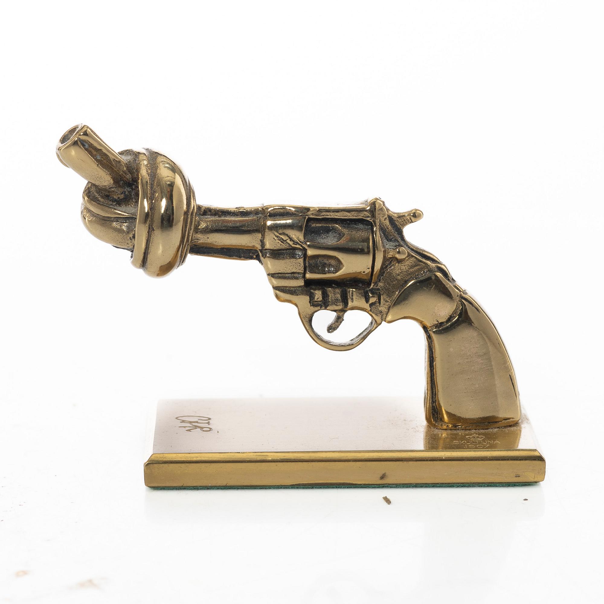 Carl Fredrik Reuterswärd, efter, "Non-Violence", Skultuna.