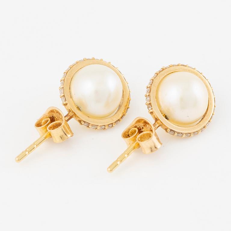 Earrings, a pair, 18K gold with pearls and small brilliant-cut diamonds.