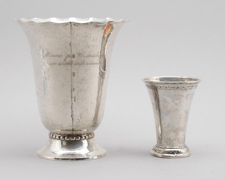 VAS OCH BÄGARE, silver, svenska stämplar, 1900-talets första hälft. Vikt ca 382 gram.