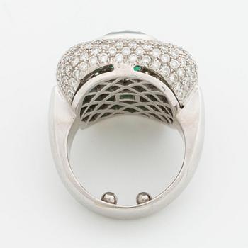 SMARAGDRING, 18K vitguld 1 smaragd ca 10 x 10 mm samt briljanter ca 3,5 ct.