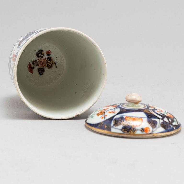 BURK med LOCK, porslin. Japan, Edo (1603 – 1868).