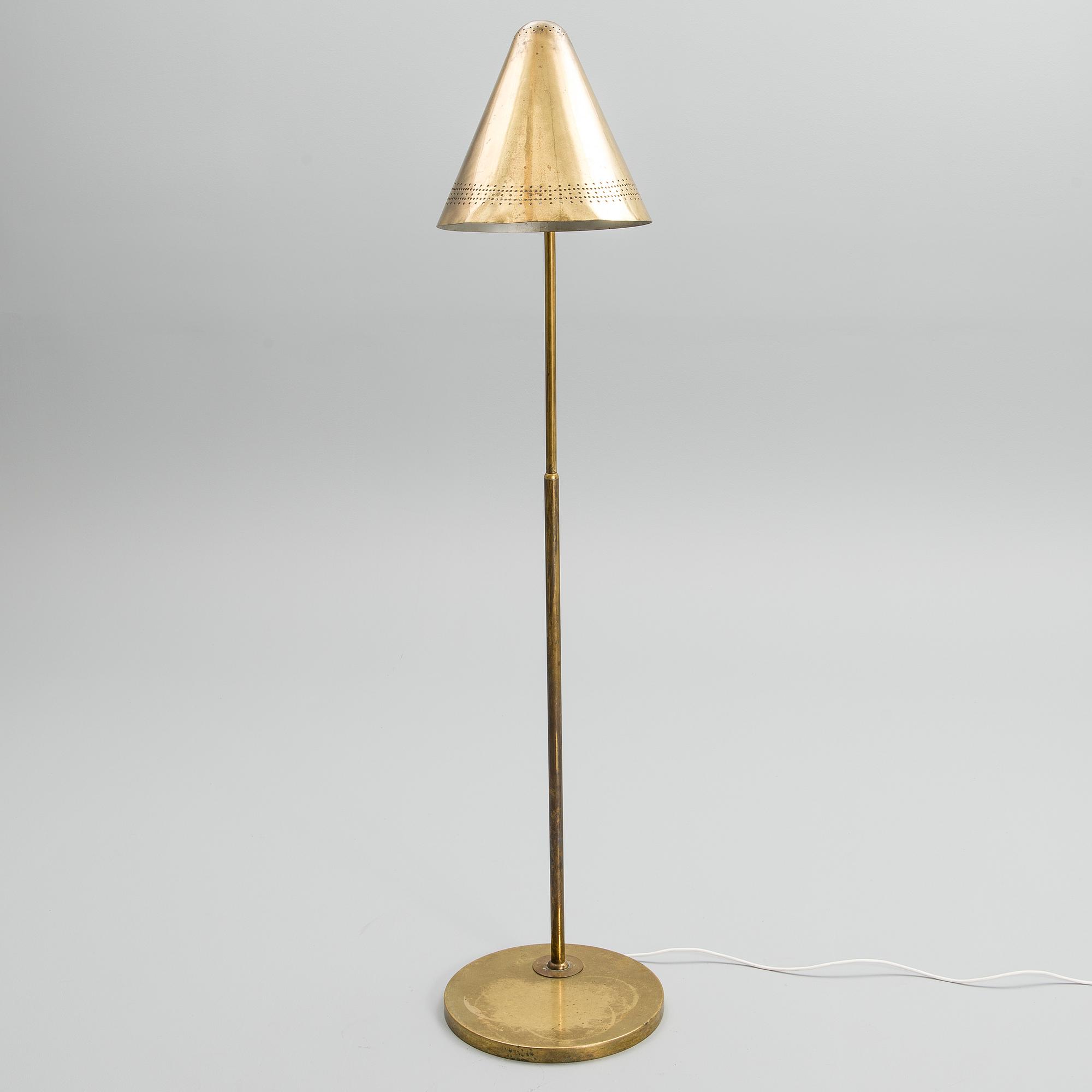 PAAVO TYNELL, GOLVLAMPA. Domus Academica. Tillverkad av Taito, 1947.