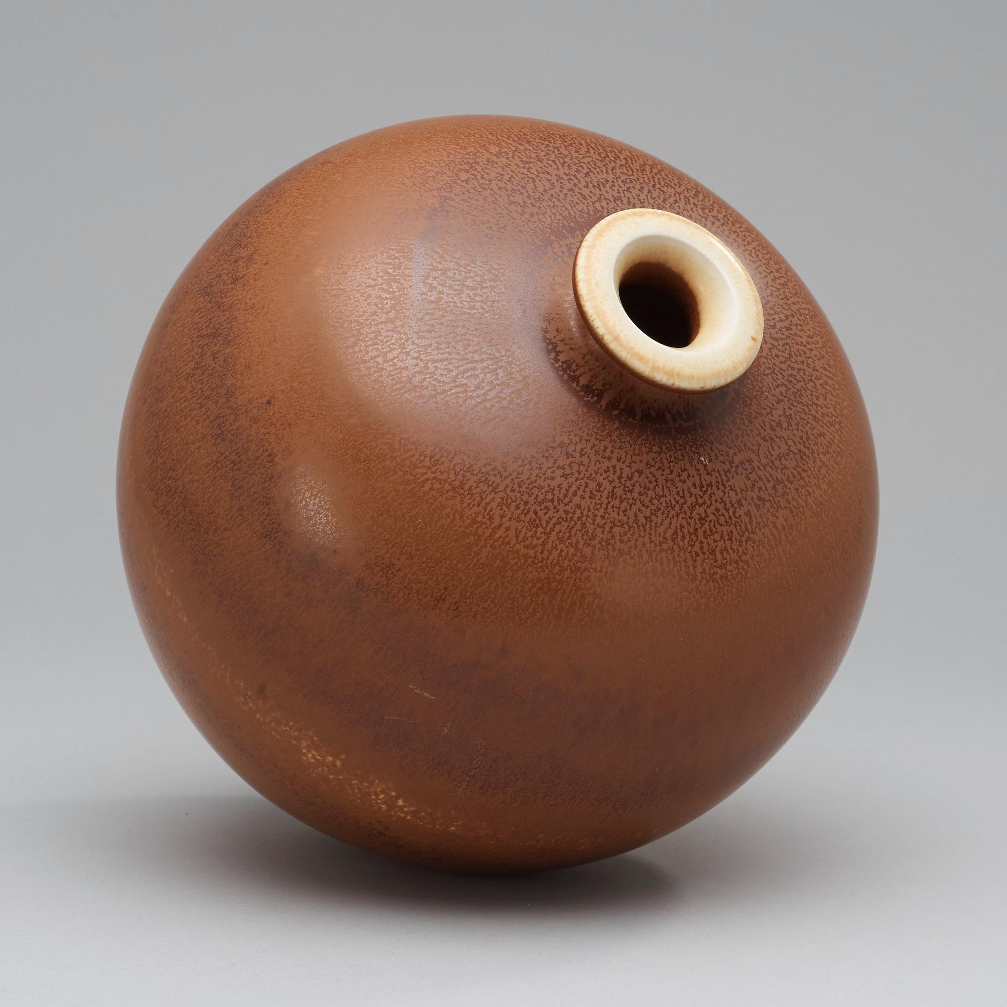Berndt Friberg, A Berndt Friberg stoneware vase, Gustavsberg Studio 1970.
