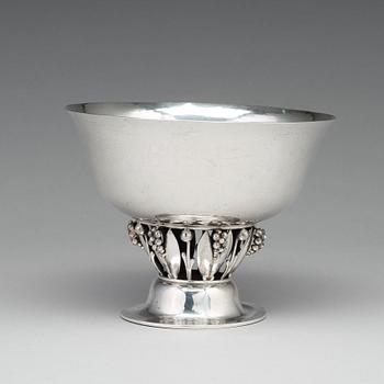 Georg Jensen, a 830/1000 silver bowl, Copenhagen 1920, design nr 197.