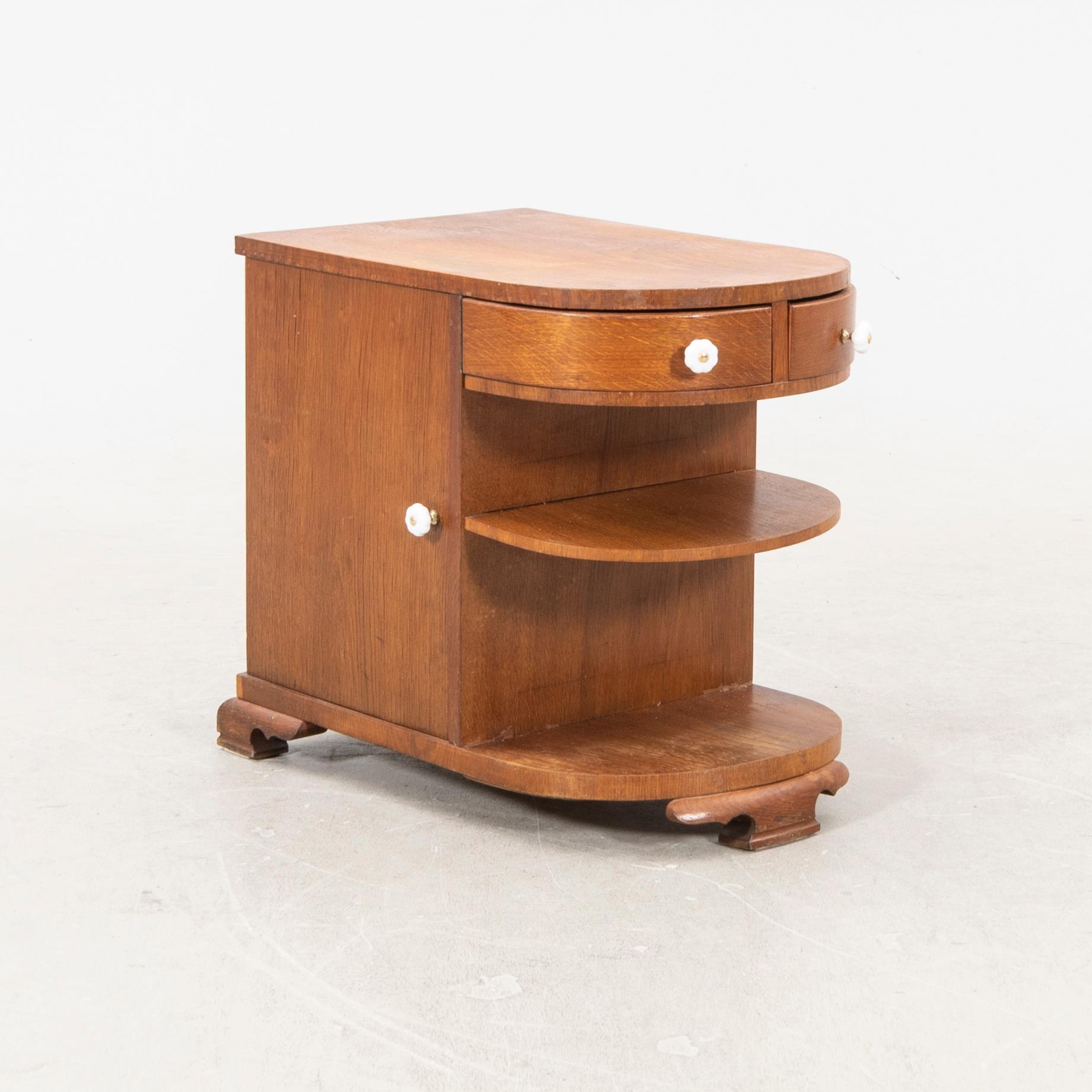 A 1930/40s oak side table.
