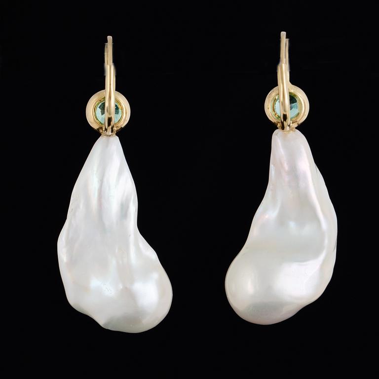 Cultured freshwater pearl earrings.