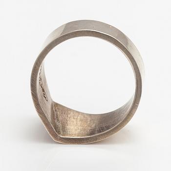 Pekka Piekäinen, A sterling silver ring. Platinoro, Turku 2007.