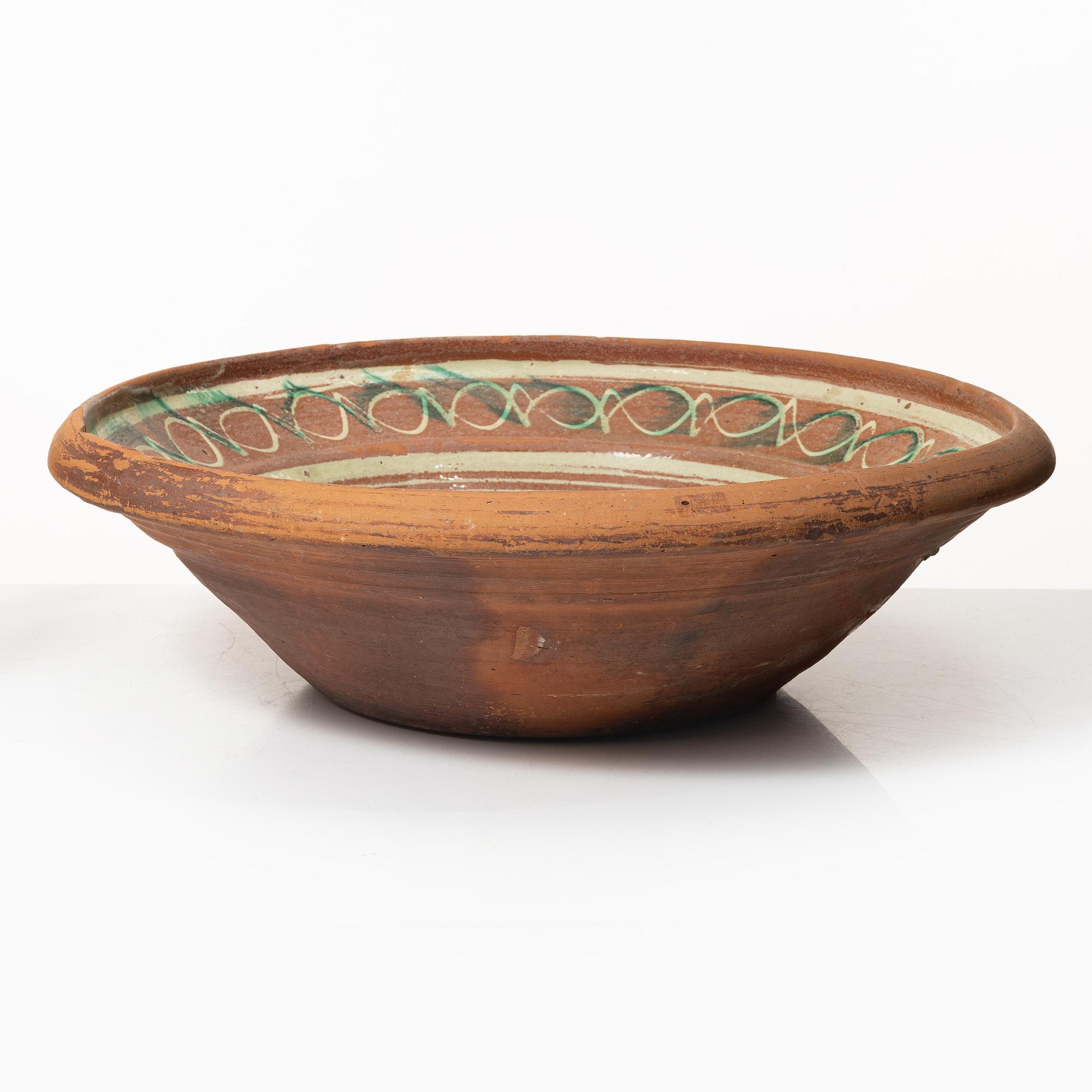 One eathenware bowl and two plates.