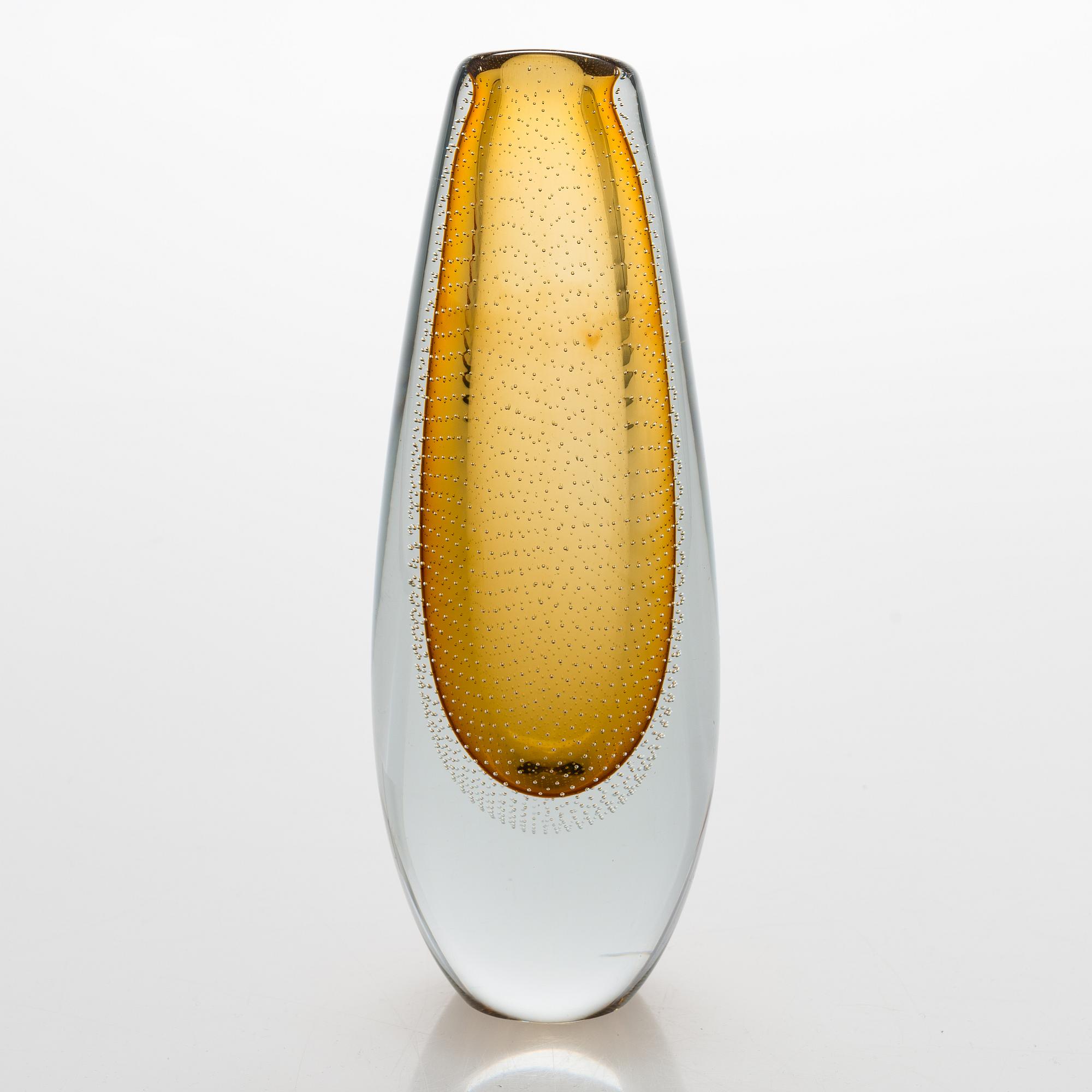 Gunnel Nyman, A vase signed G. Nyman Nuutajärvi Notsjö -58.