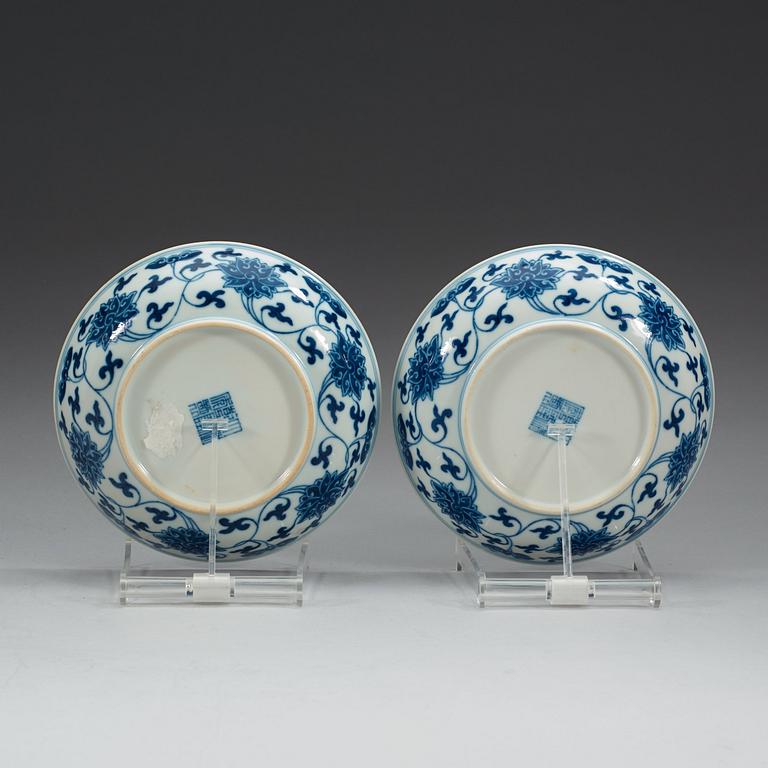 A pair of blue and white dishes, Qing dynasty (1644-1912), with Qianlong seal mark.