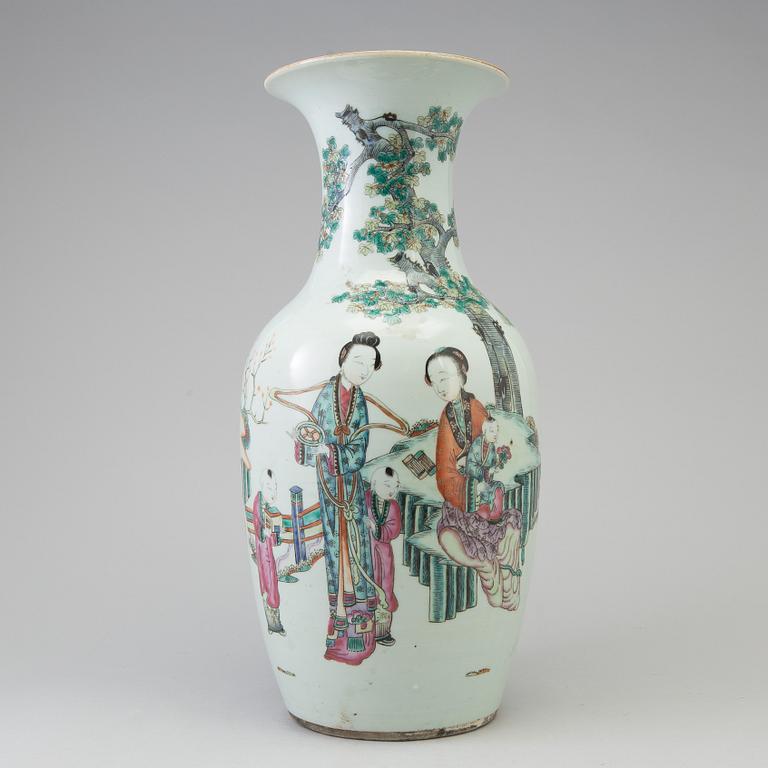 A Chinese famille rose porcelain vase, 20th century.