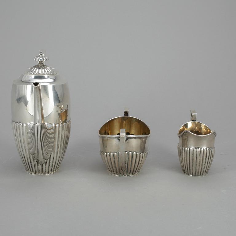 KAFFESERVIS, 3 delar, silver, CG Hallberg, Stockholm, 1909. Vikt ca 1237g.