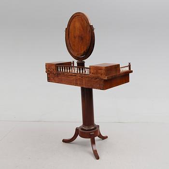 TOALETTBORD, Karl Johan, 1800-talets första hälft.