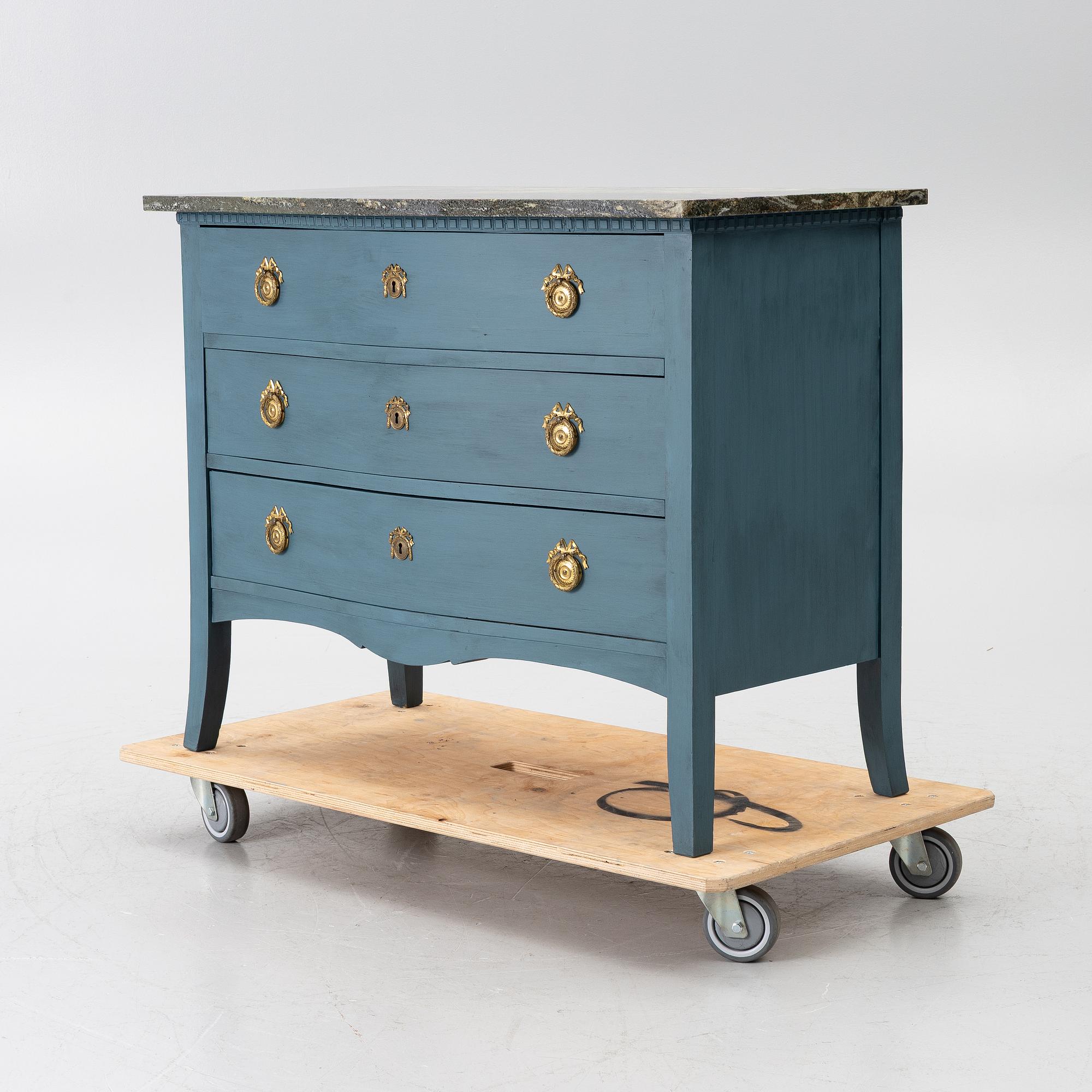 Chest of drawers, first half of the 20th century.