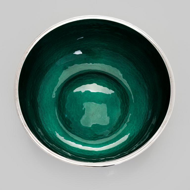 A. Tillander, skål, sterlingsilver och emalj, Åbo 2005.